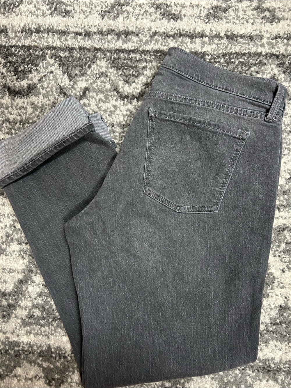 Old Navy Mid-Rise Wow Boyfriend Jeans in Black